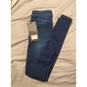 New! Contour High Waisted FitJeans